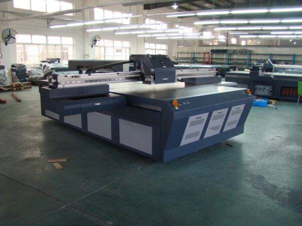 Широкоформатный принтер для печати на плоских поверхностях BPjet-2030UV